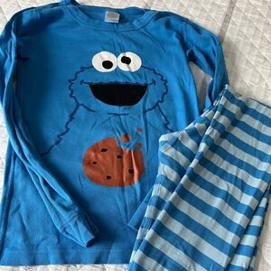 Two sets of Hanna pajamas 140 cookie and stripes